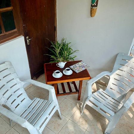 Bed and Breakfast The Breeze Mirissa Exterior foto