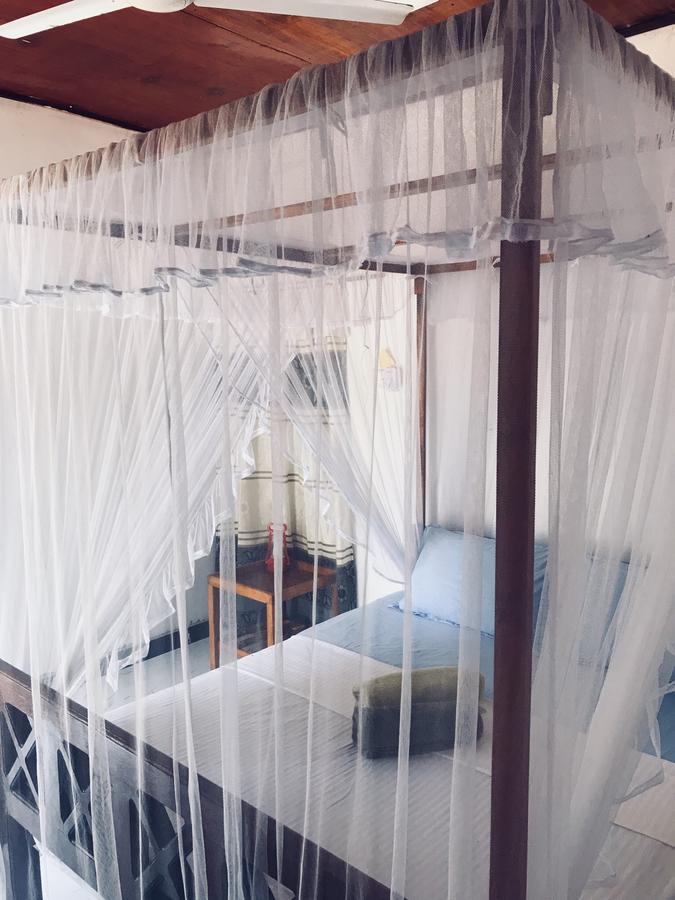 Bed and Breakfast The Breeze Mirissa Exterior foto